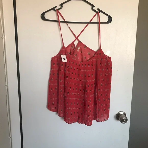 Hollister Crinkle Camisole Top - Size M - Picture 2 of 10